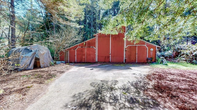 view of outbuilding