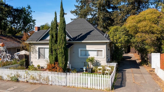 705 Tupper St, Santa Rosa, CA 95404 - view of front facade with a fenced front yard