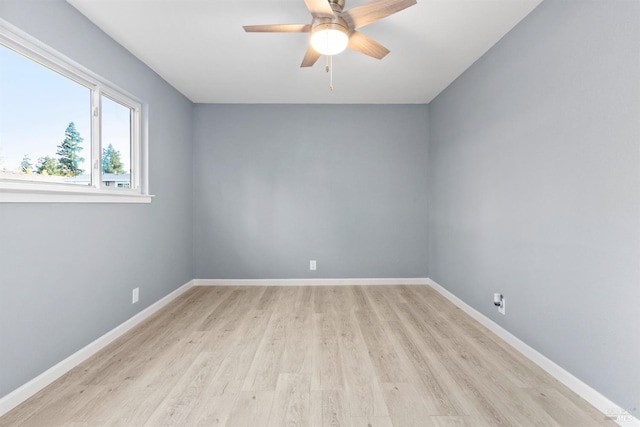 empty room featuring light hardwood / wood-style floors and ceiling fan