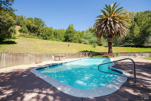 view of swimming pool featuring a lawn