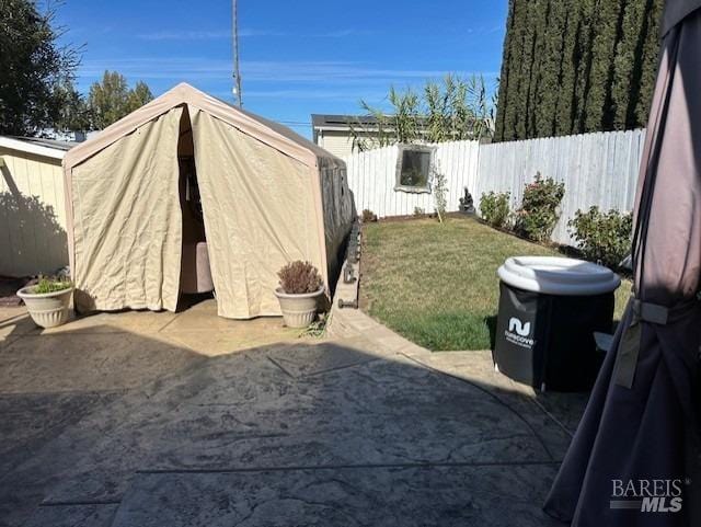 view of yard featuring a patio