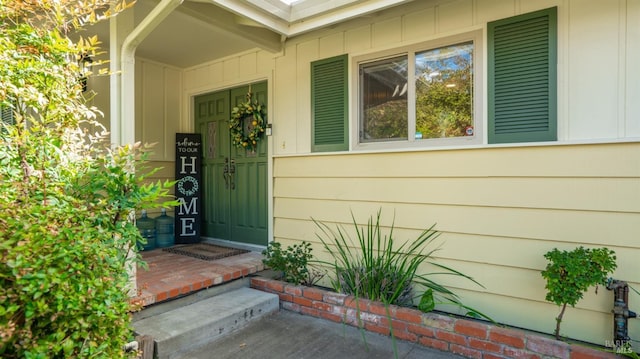 view of property entrance