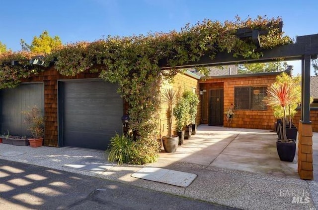 view of front of property featuring a garage