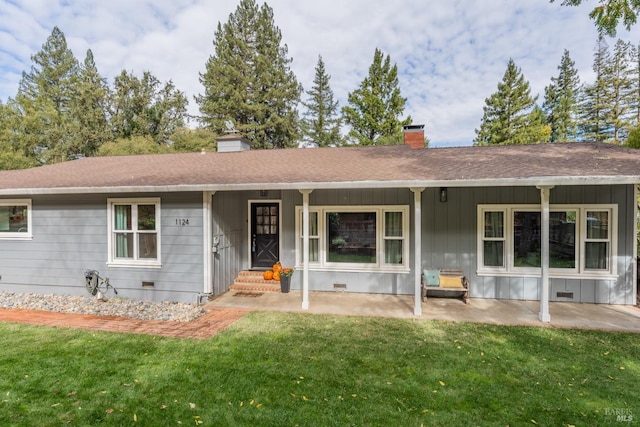 ranch-style house featuring a front lawn