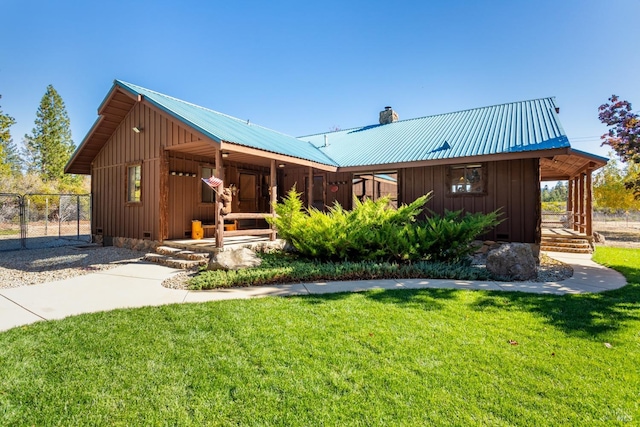 view of front of house with a front lawn and covered porch