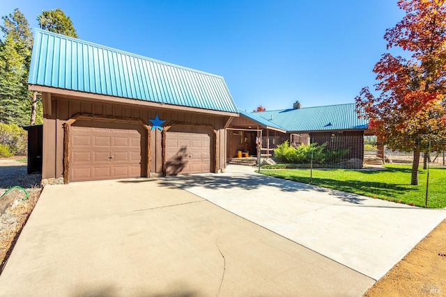 view of front facade featuring a garage and a front lawn