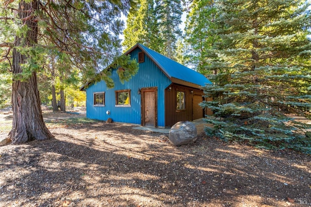 exterior space with an outbuilding