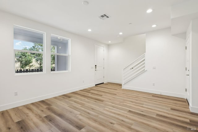 spare room featuring recessed lighting, visible vents, light wood-style flooring, and baseboards