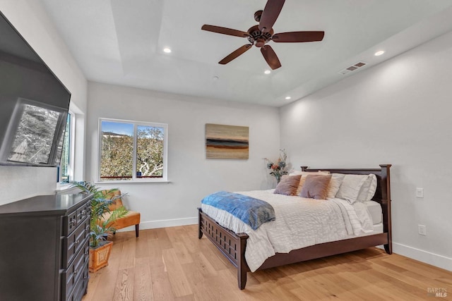 bedroom featuring light wood-style floors, recessed lighting, visible vents, and baseboards