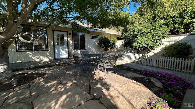 view of front of house featuring a patio