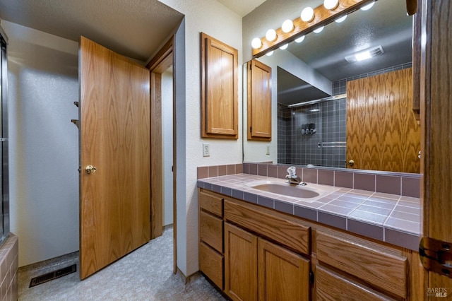 bedroom featuring carpet flooring and a closet