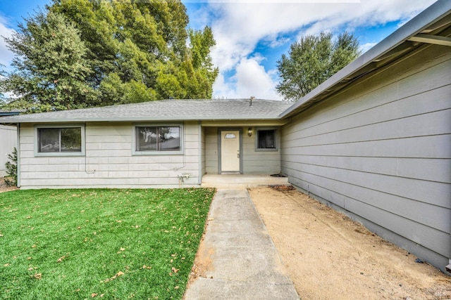 view of front of home featuring a front yard