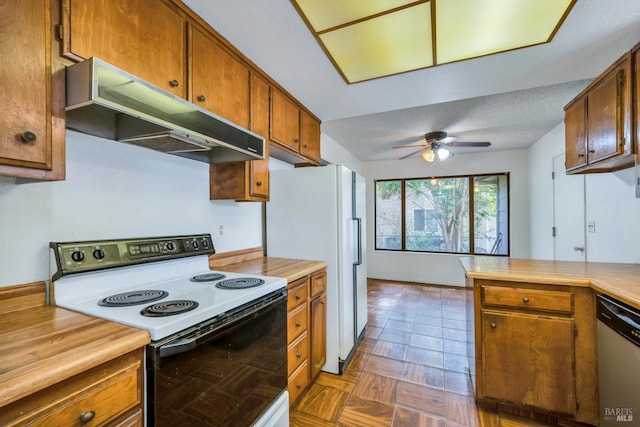 kitchen featuring a textured ceiling, white appliances, and ceiling fan