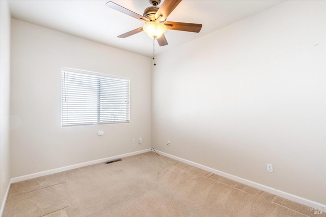 carpeted empty room featuring ceiling fan