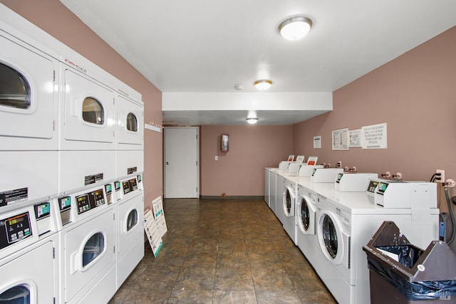 laundry room featuring washer and clothes dryer and stacked washer and clothes dryer