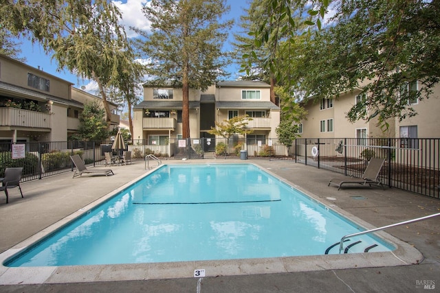 view of swimming pool