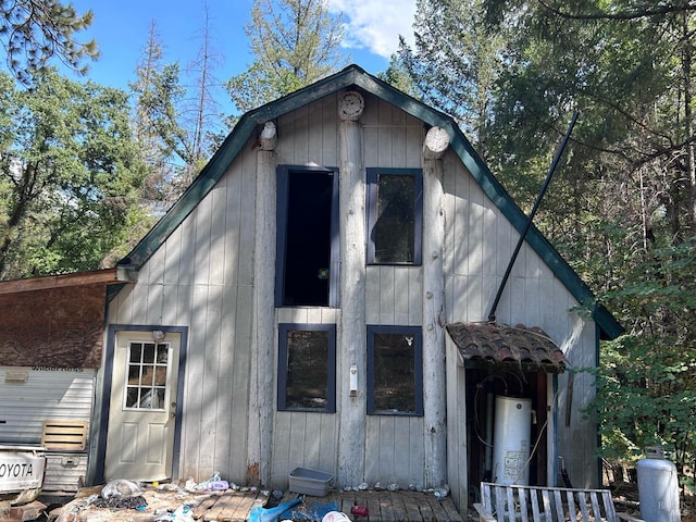 view of outbuilding