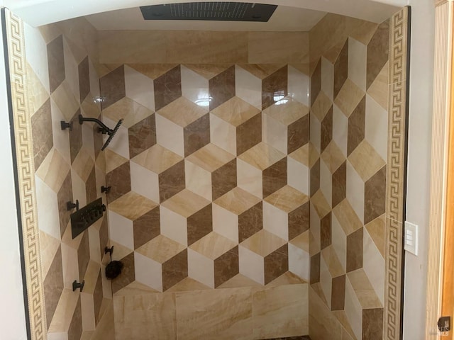 details featuring tiled shower