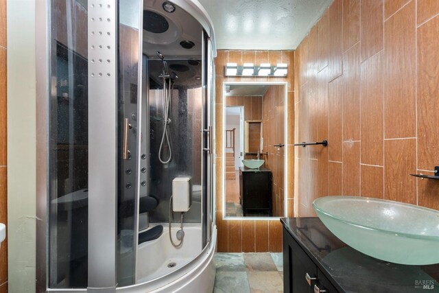 bathroom with combined bath / shower with glass door and vanity