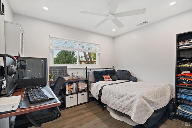 bedroom featuring dark wood-type flooring and ceiling fan