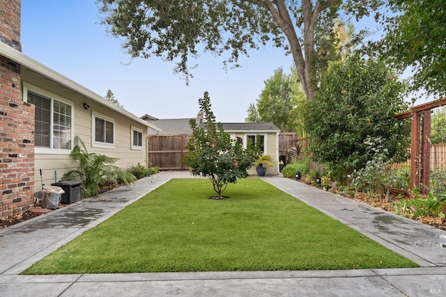 view of yard featuring central AC unit