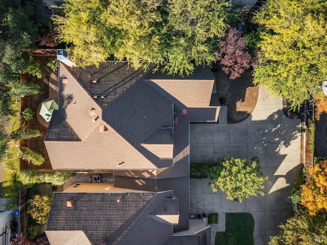 aerial view of property and surrounding area