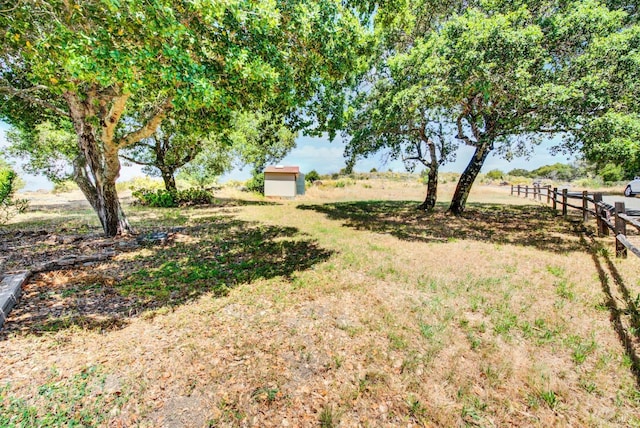 view of yard featuring a rural view