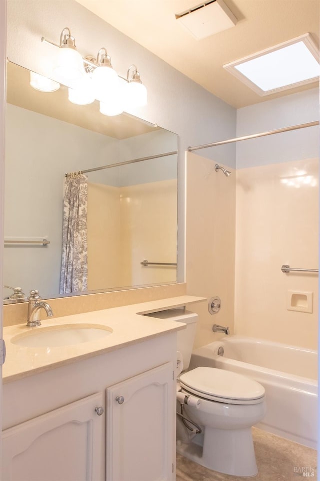 full bathroom featuring shower / bath combo with shower curtain, vanity, and toilet