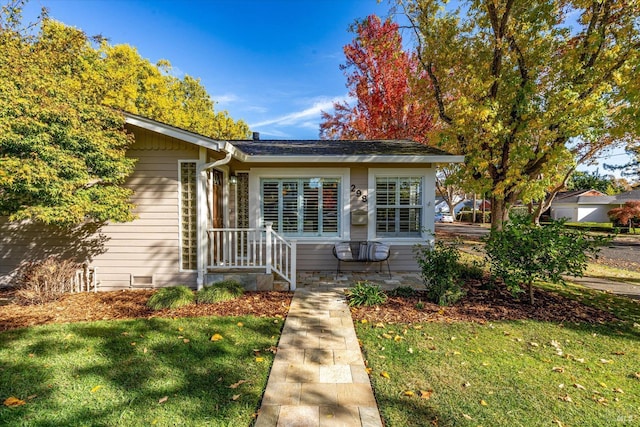 bungalow-style house with a front yard