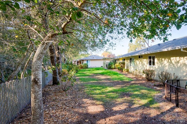 20 Meadowgreen Cir, Santa Rosa, CA 95409 - view of yard