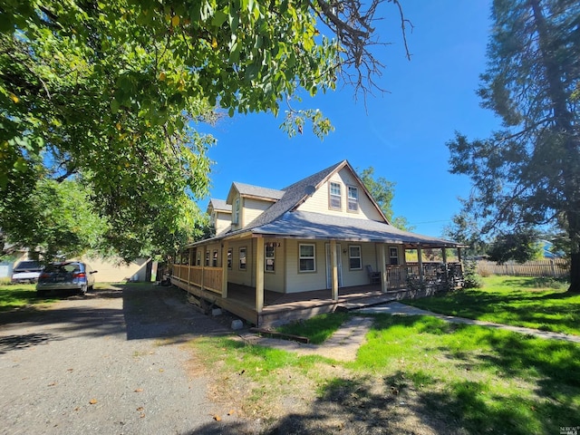 farmhouse featuring a porch