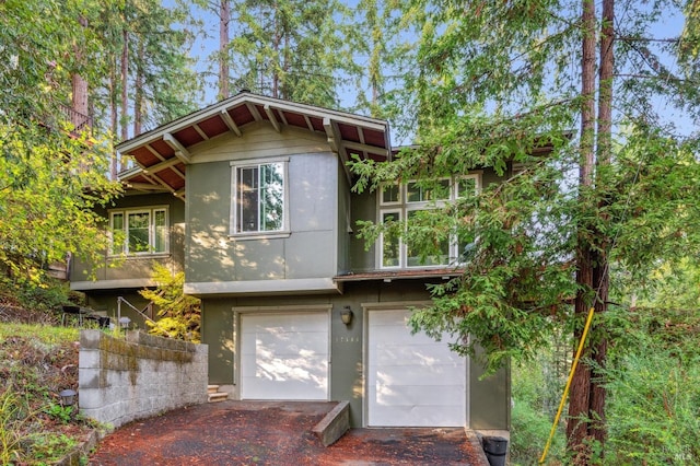 view of front facade featuring a garage