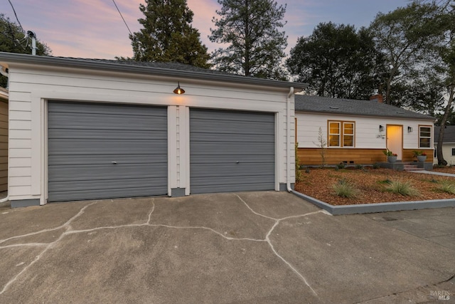 view of front facade featuring a garage