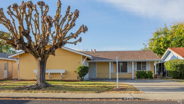 ranch-style home with a front lawn