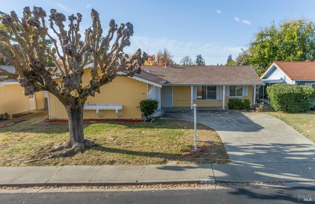 view of front of property with a front yard