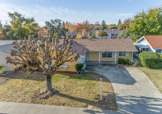 view of front of property featuring a front yard