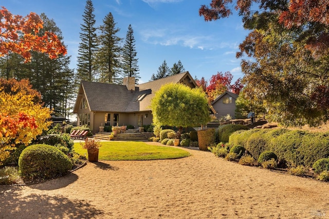 view of front of house with a front lawn