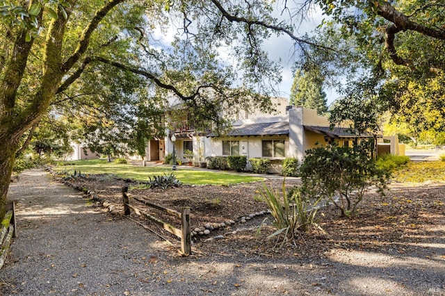 view of front of property with a front yard