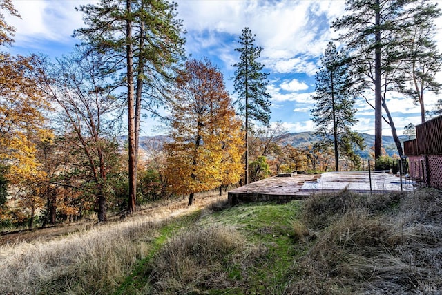 view of yard with a mountain view