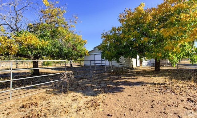 view of yard with an outdoor structure