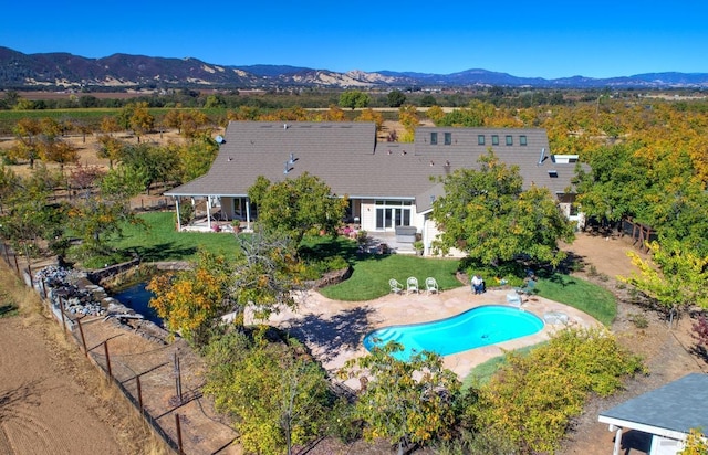 birds eye view of property featuring a mountain view