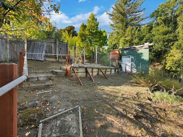 view of yard with a shed