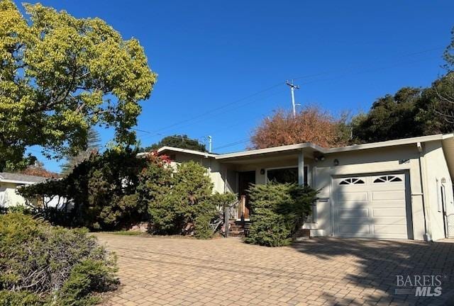 view of front facade with a garage