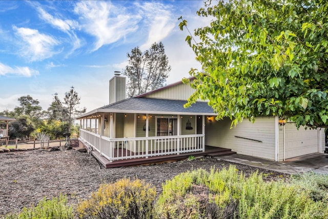 view of front of house featuring covered porch and a garage