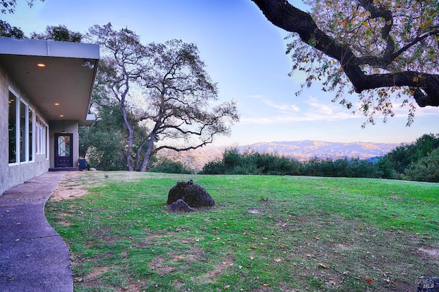 view of yard with a mountain view