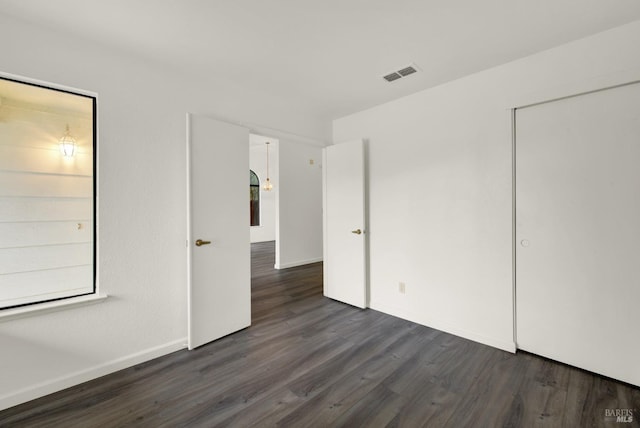 unfurnished room with dark hardwood / wood-style flooring