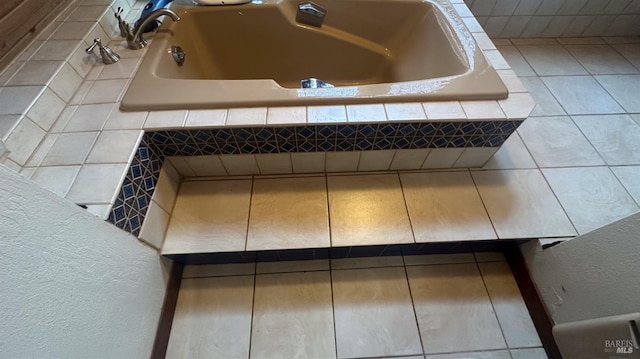 bathroom featuring sink and tiled tub