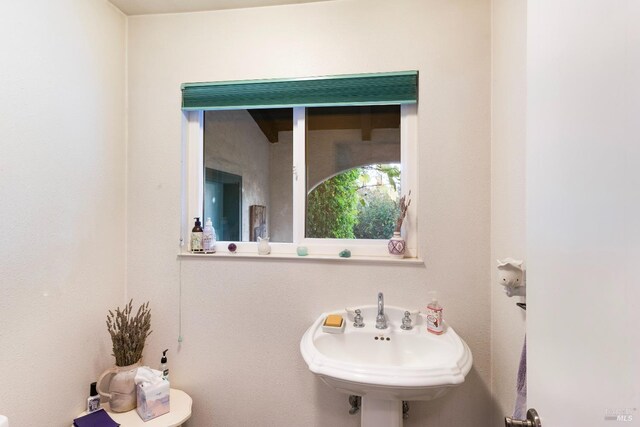 bathroom featuring toilet and sink