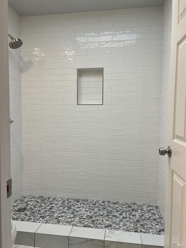 13 Fountain Grove Cir, Napa, CA 94558 - bathroom with a tile shower and toilet