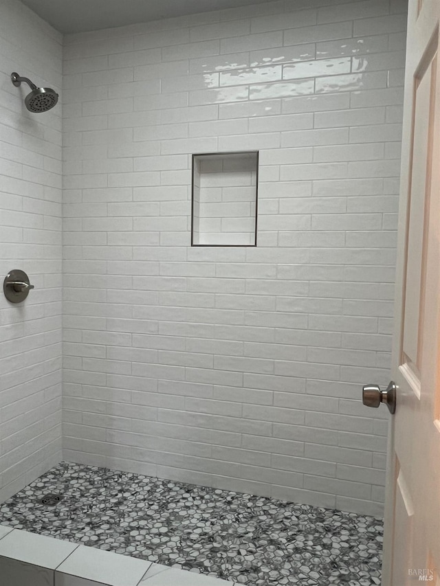 13 Fountain Grove Cir, Napa, CA 94558 - full bathroom featuring tiled shower